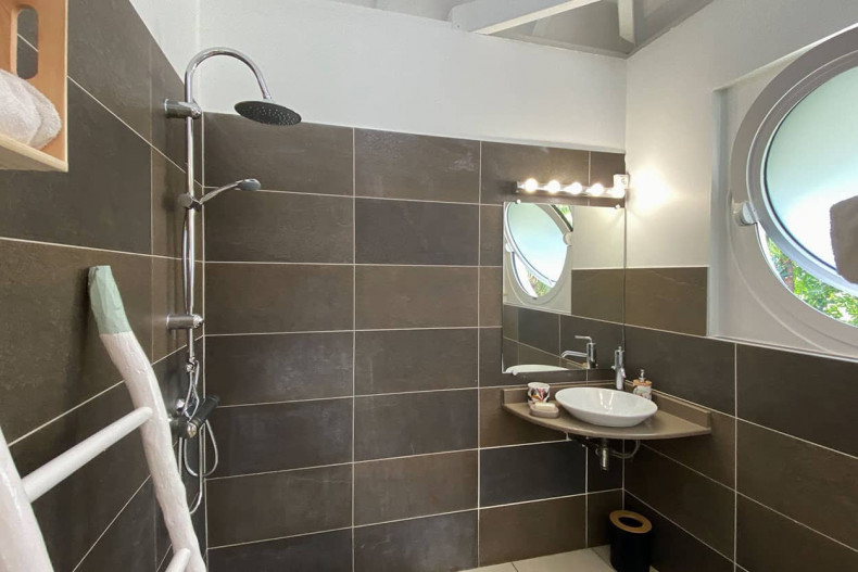 Salle de bain PMR martinique